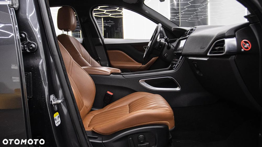 Jaguar F-Pace - 24