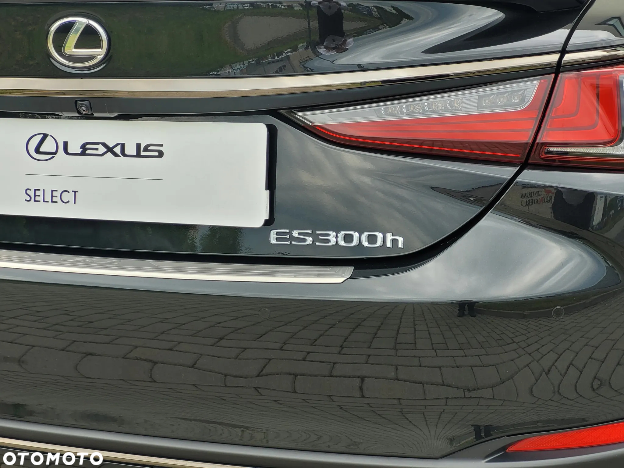 Lexus ES 300h F Sport Design - 23