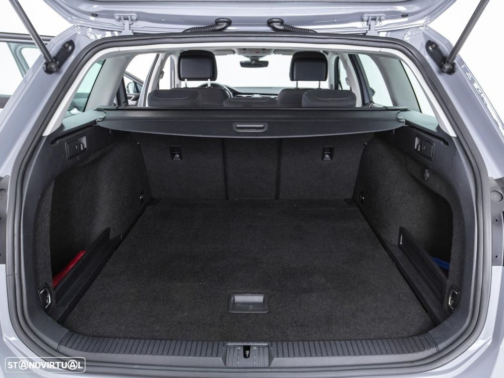 VW Passat Variant 2.0 TDI Business DSG - 13