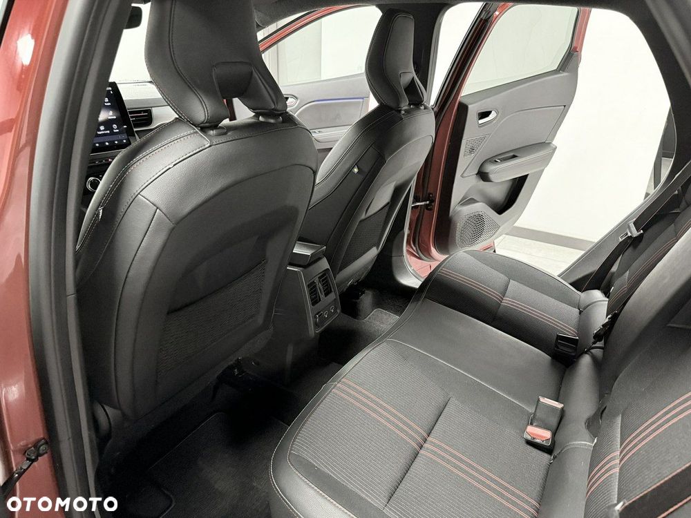 Renault Captur TCe Mild Hybrid 140 GPF TECHNO FAST TRACK - 35