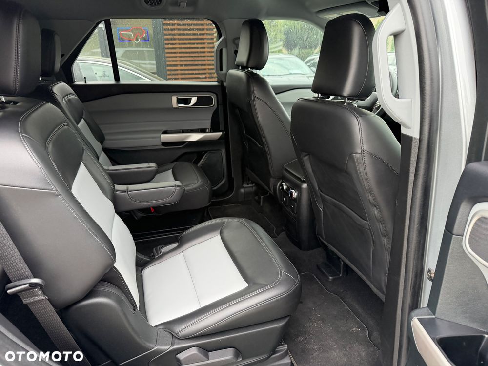 Ford Explorer - 33