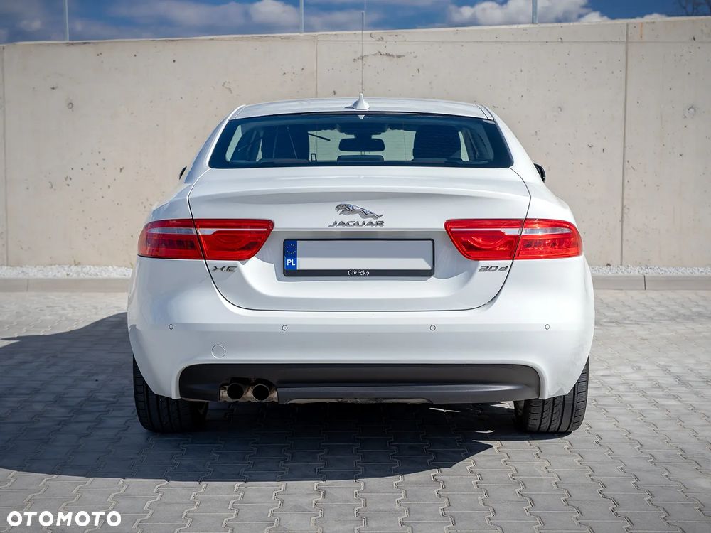 Jaguar XE - 5