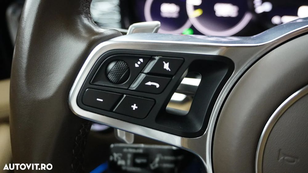 Porsche Panamera 4 E-Hybrid - 22
