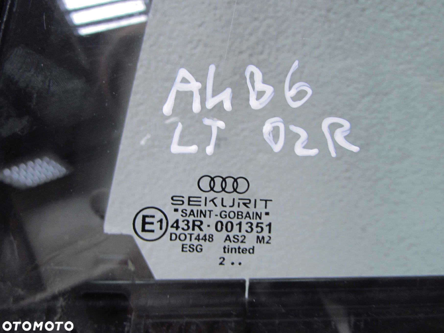 AUDI A4 B6 01-05 SEDAN SZYBA BOCZNA RAMKA PODNOSNIK DRZWI TYŁ LEWY 02R - 4