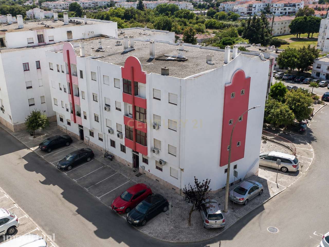 Apartamento T1 com duas frentes, excelentes áreas e arrecadação – Setú - Grande imagem: 2/22