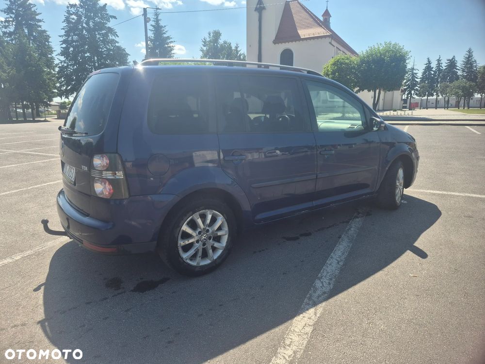 Volkswagen Touran 1.9 TDI Highline DSG - 4