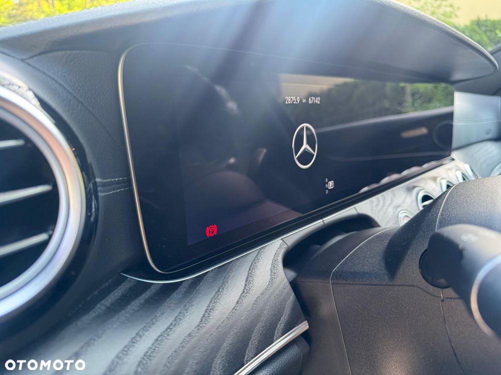 Mercedes-Benz Klasa E 220 d 4Matic 9G-TRONIC AMG Line - 19