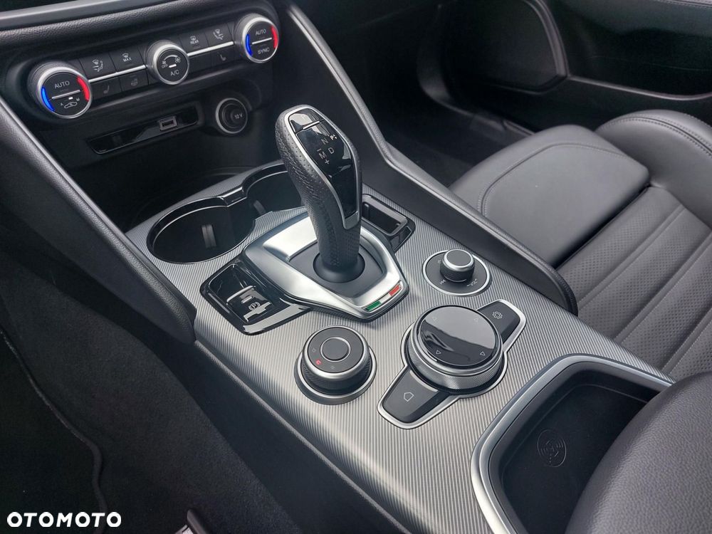 Alfa Romeo Giulia - 16