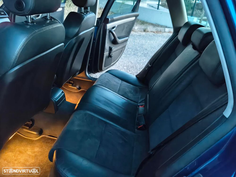 Audi A4 Avant 2.0 TDI Advance - 10
