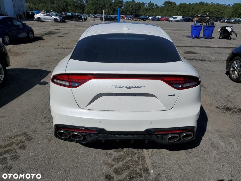 Kia Stinger - 3