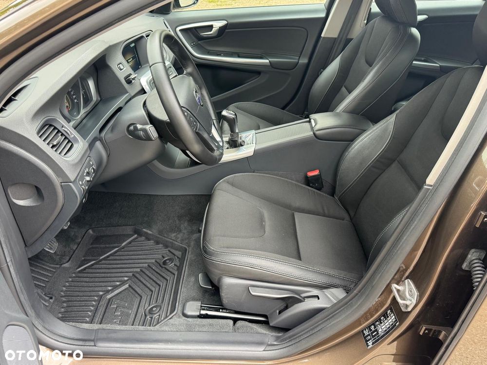 Volvo V60 Cross Country D3 Drive-E Momentum - 31