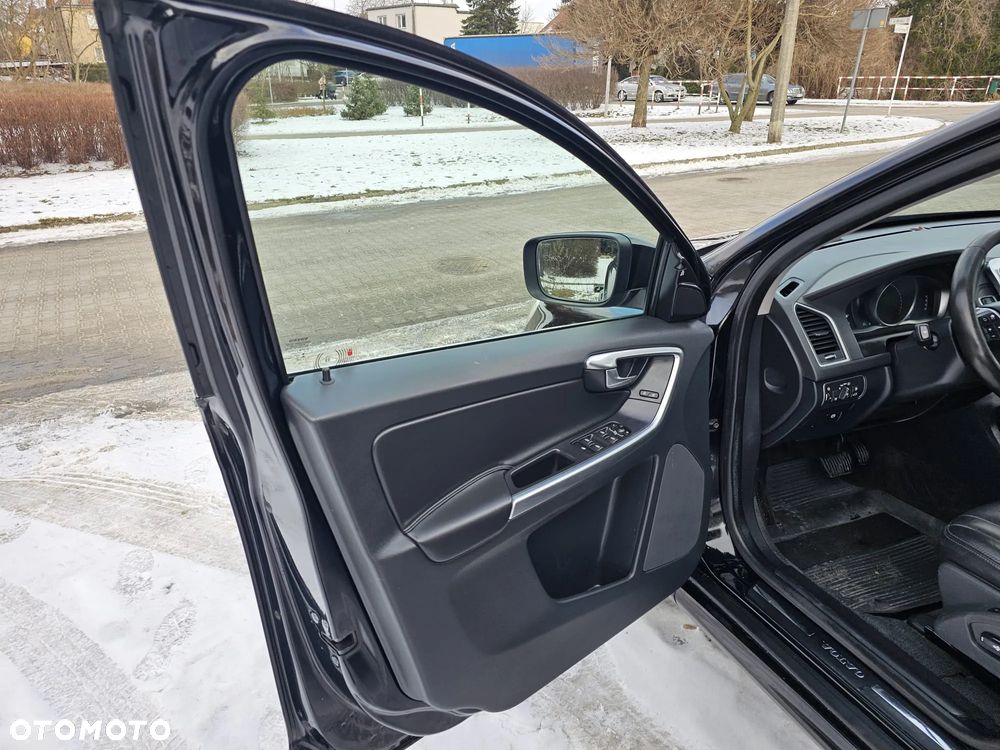 Volvo XC 60 D5 AWD Geartronic Summum - 4