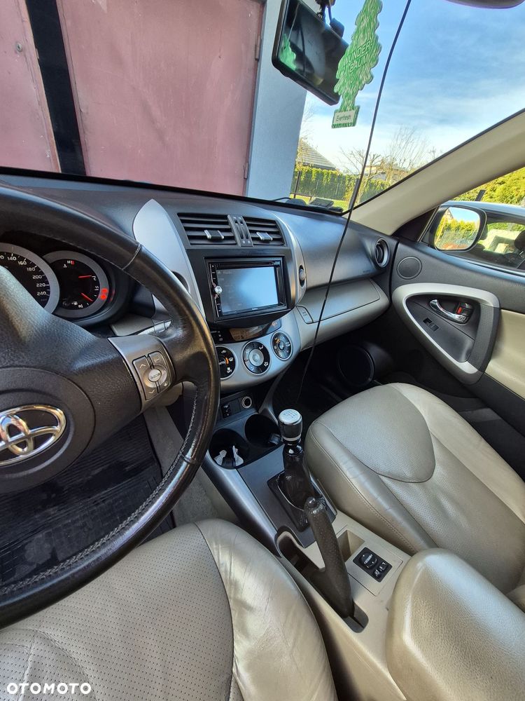 Toyota RAV4 - 7