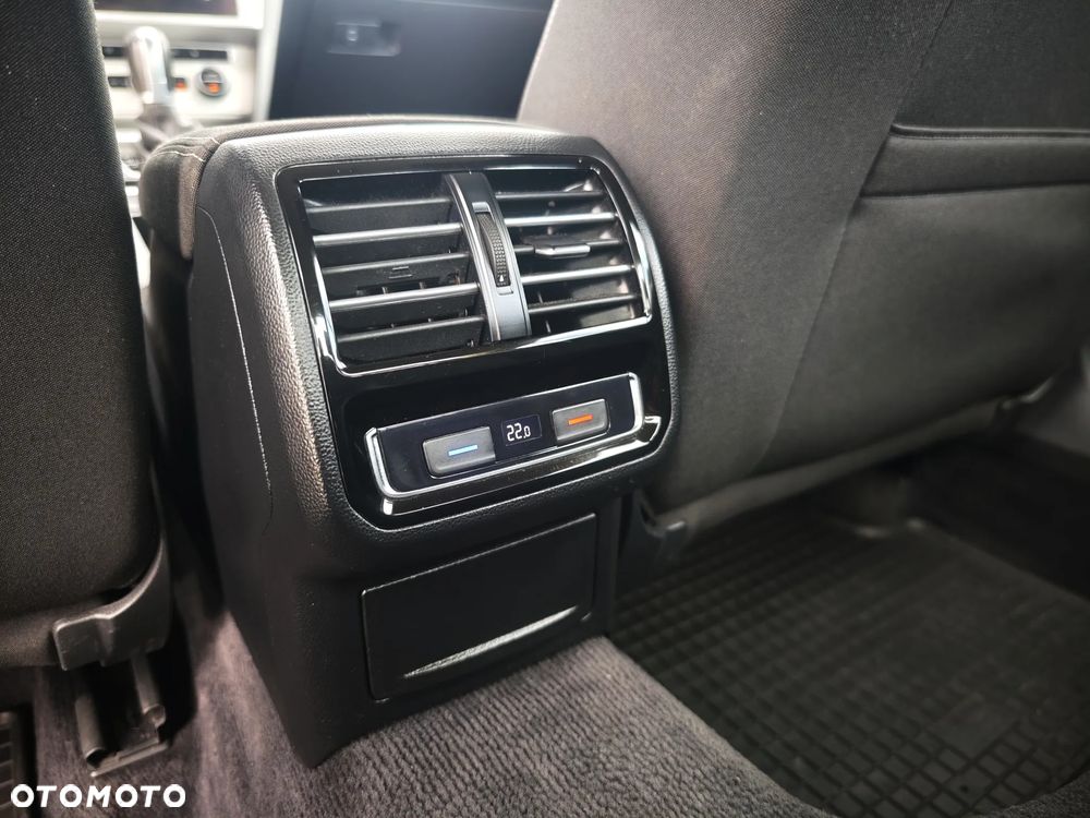 Volkswagen Passat - 19