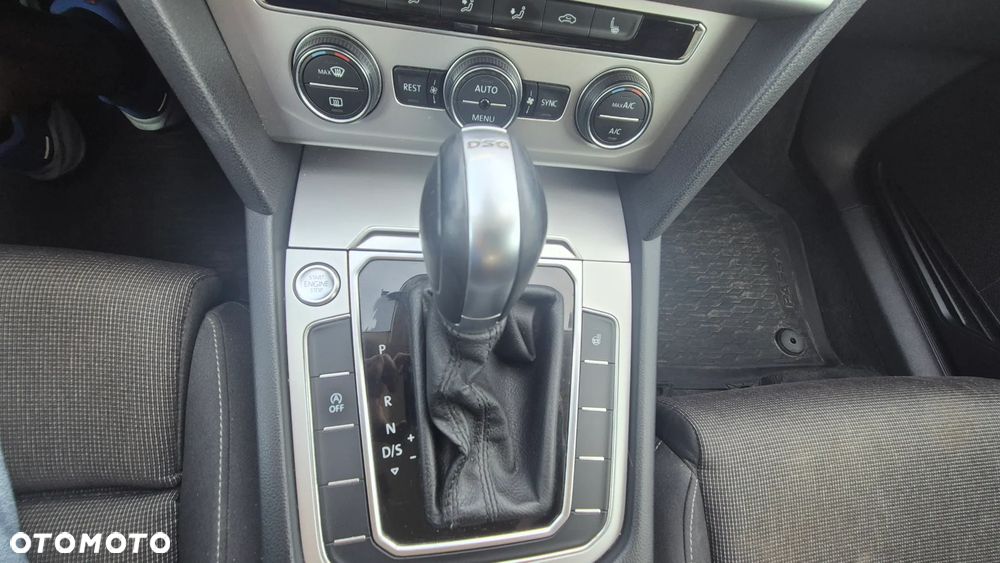 Volkswagen Passat - 21