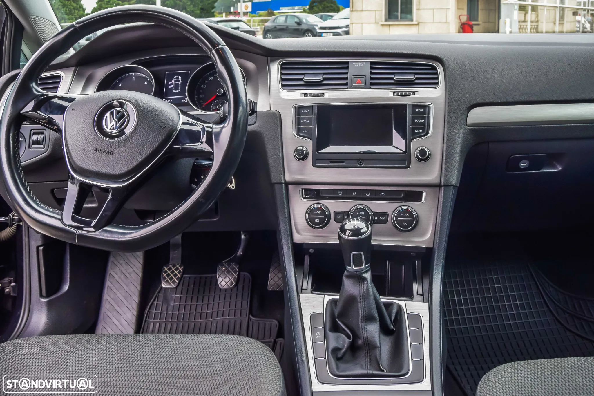 VW Golf 1.6 TDI Confortline - 12