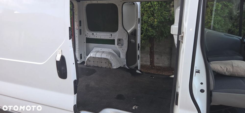 Opel VIVARO 2.5 dci - 11
