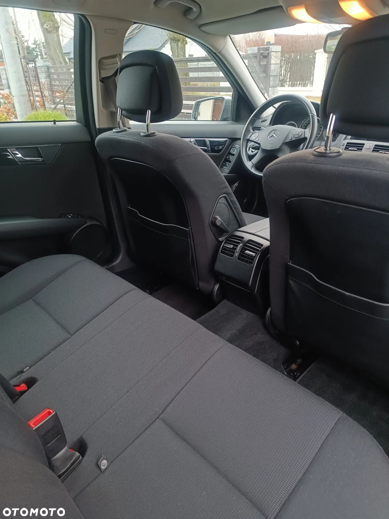 Mercedes-Benz Klasa C 180 T CGI BlueEFFICIENCY - 26