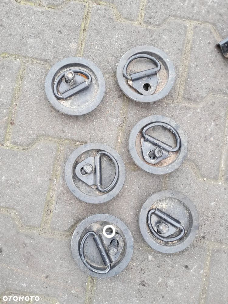 Zaczepy pasów VW T5 Caravelle komplet - 1