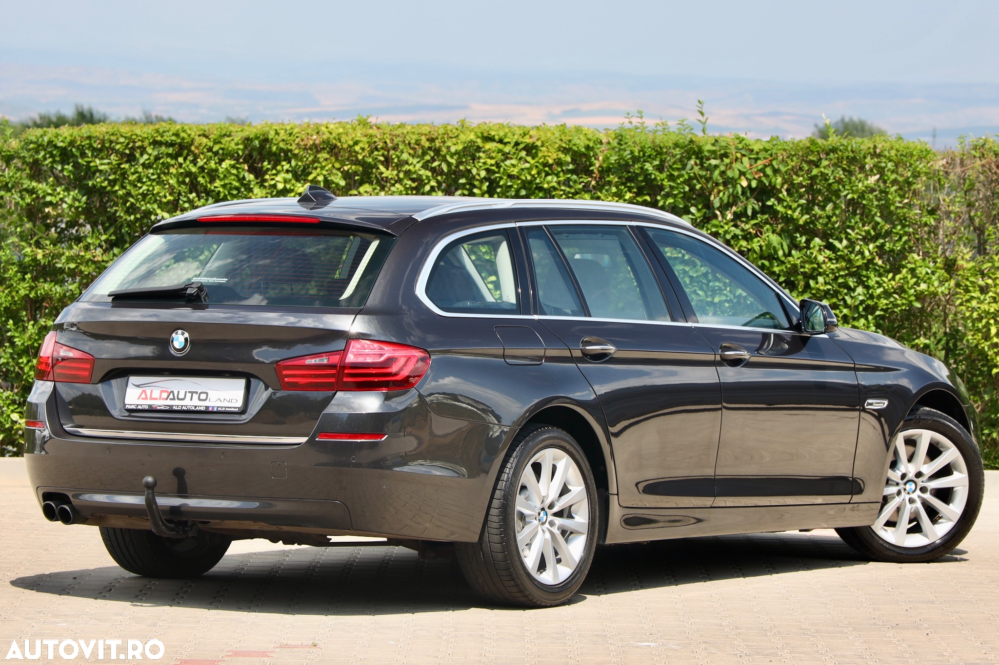 BMW Seria 5 520i Touring Aut. Luxury Line - 2