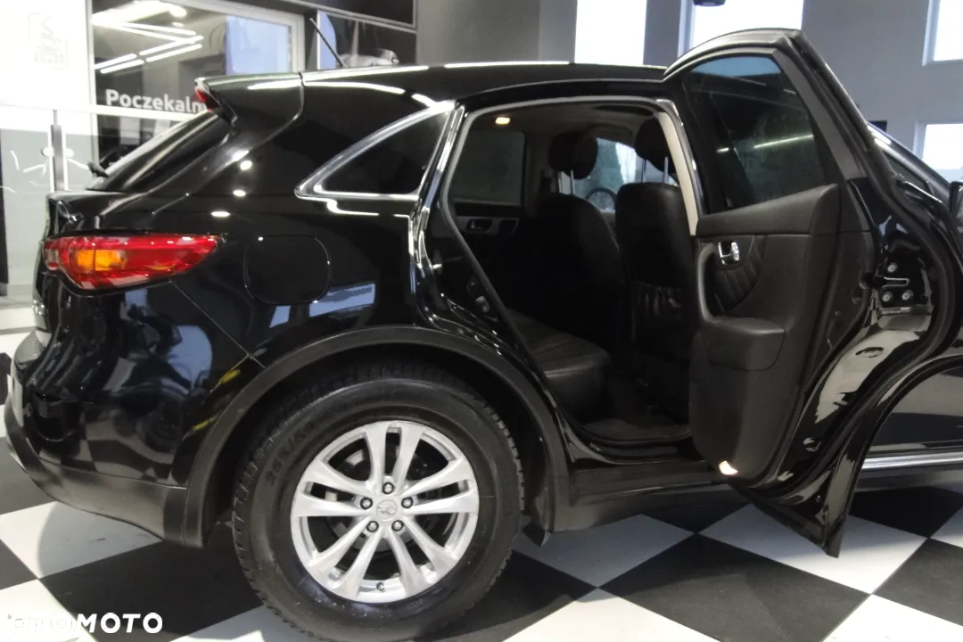 Infiniti QX70 - 13