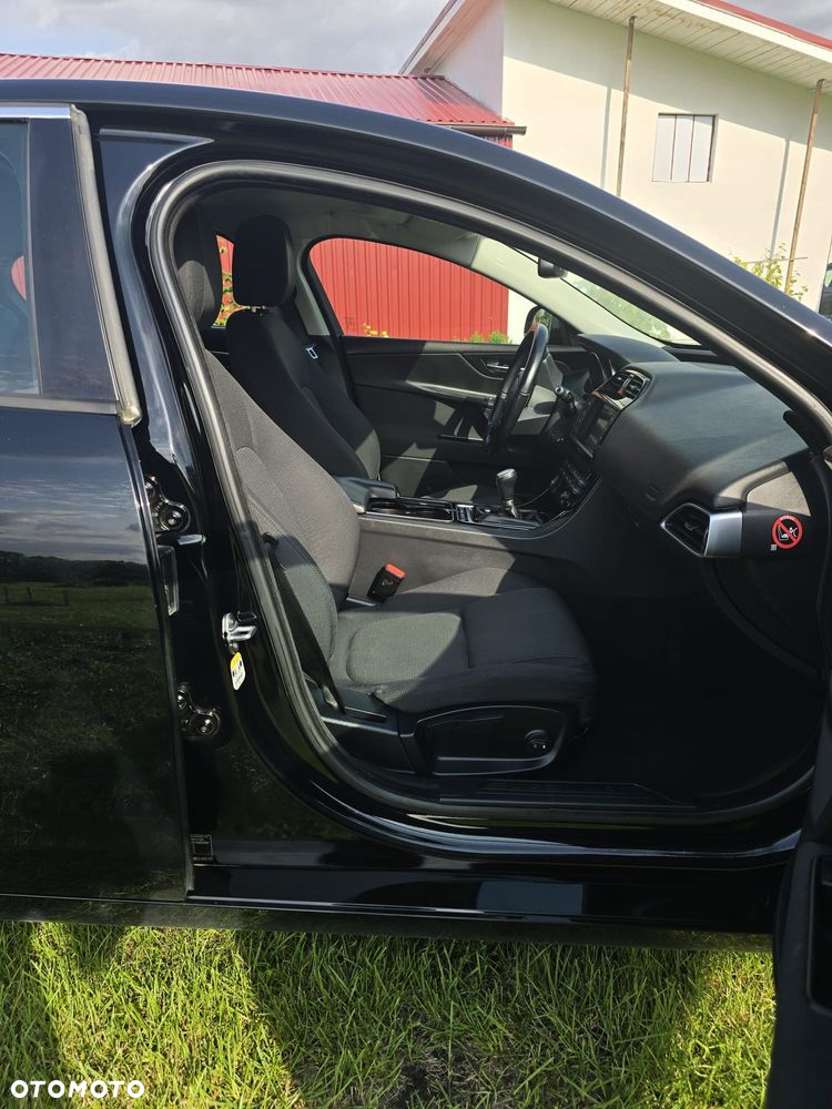 Jaguar XE - 14