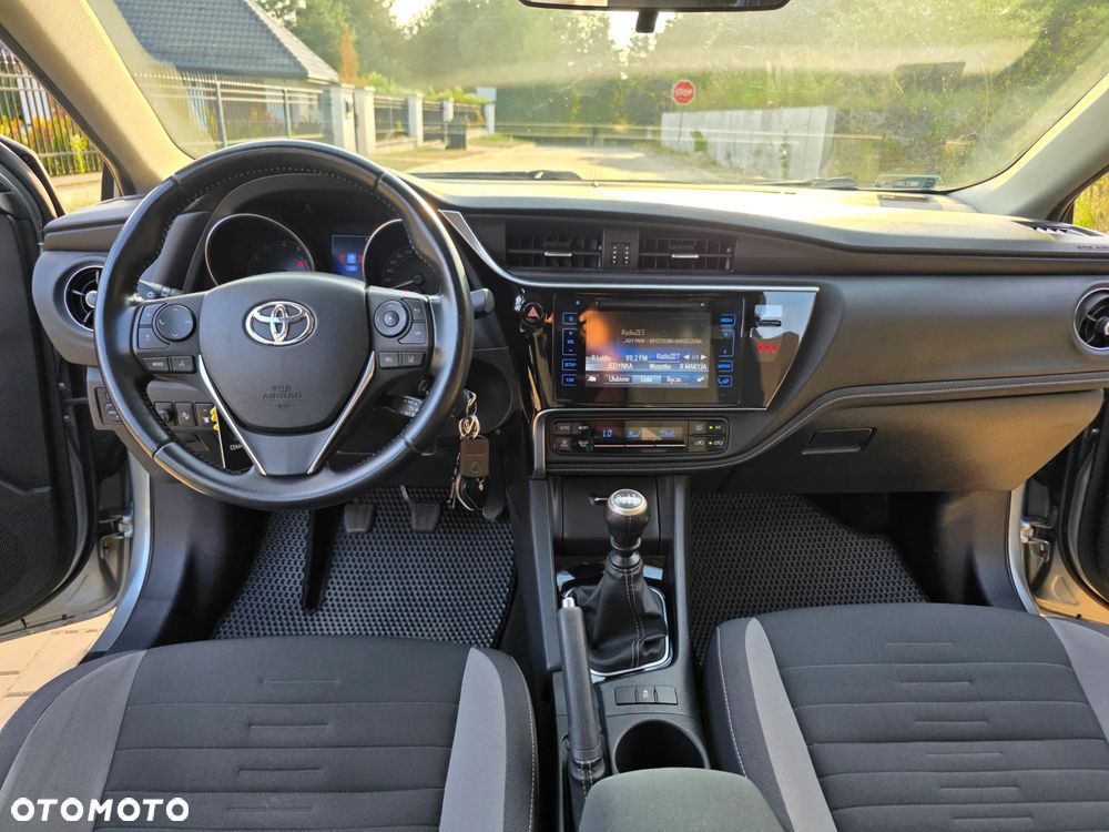 Toyota Auris 1.6 Premium - 22