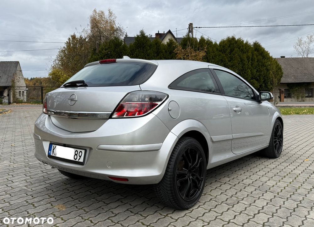 Opel Astra III GTC 1.8 Cosmo - 10