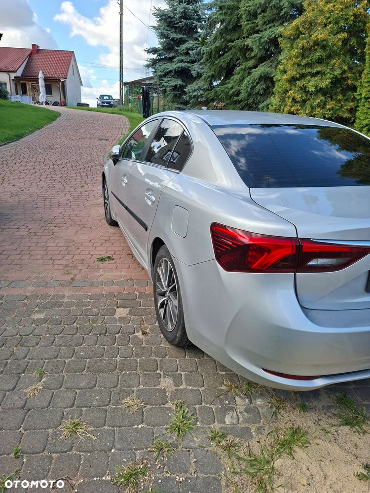 Toyota Avensis 2.0 D-4D Premium - 5