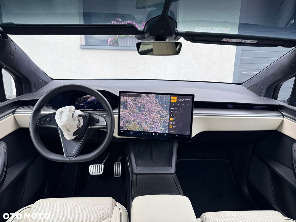 Tesla Model X Plaid - 24