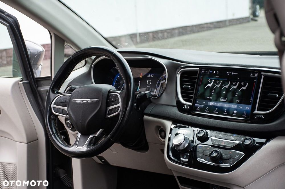 Chrysler Pacifica - 39