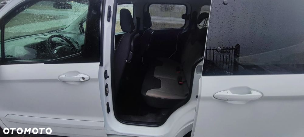 Ford Tourneo Courier 1.0 EcoBoost S&S Ambiente - 11