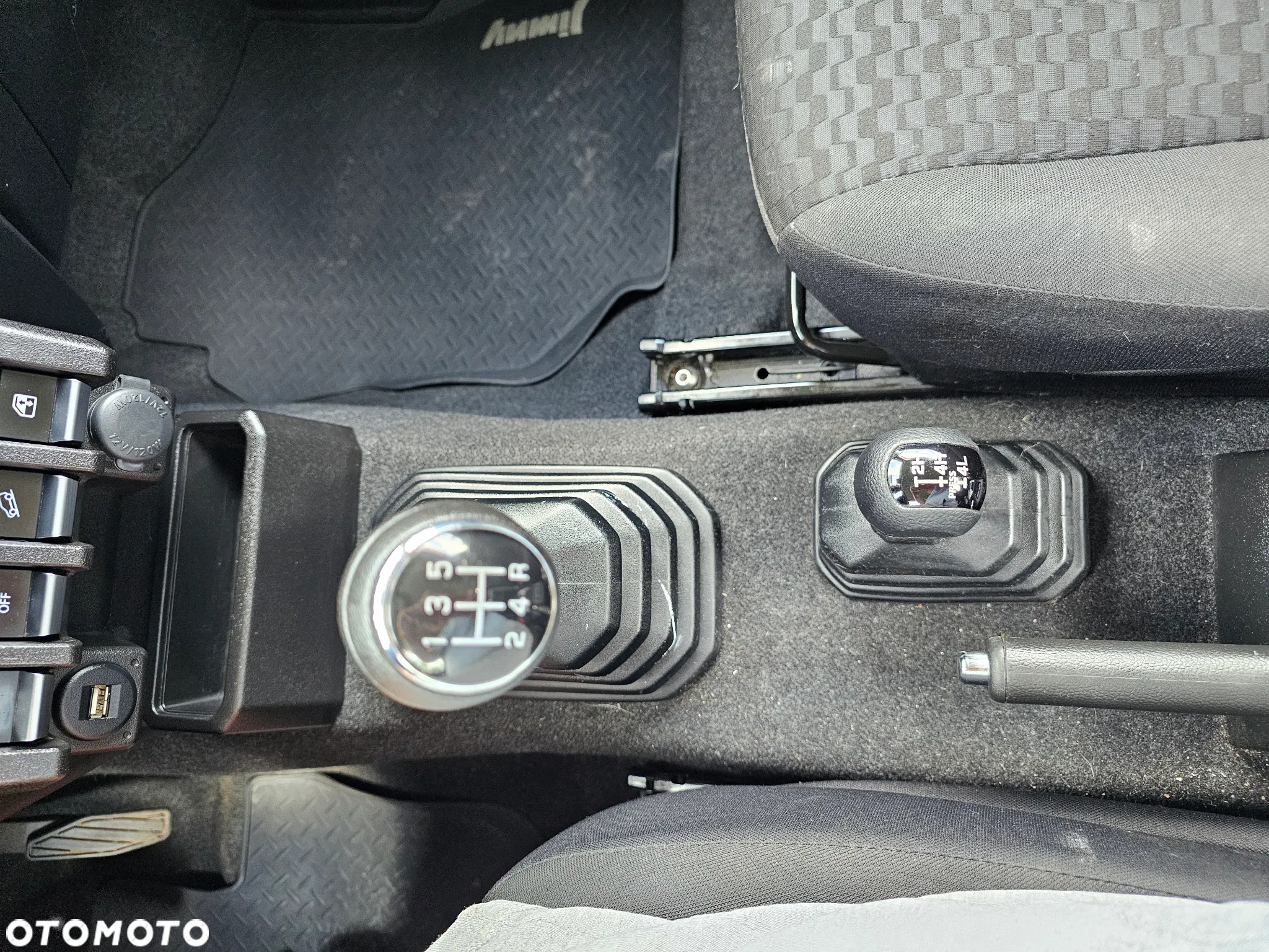 Suzuki Jimny 1.5 Premium - 15