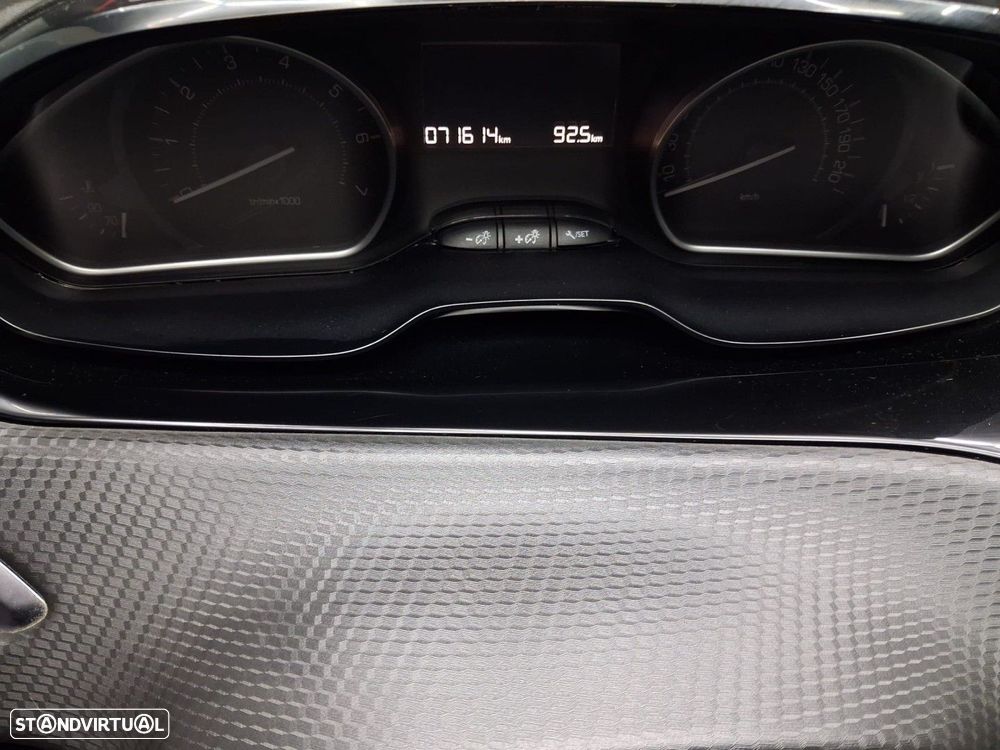 Peugeot 2008 1.2 PureTech Style - 12