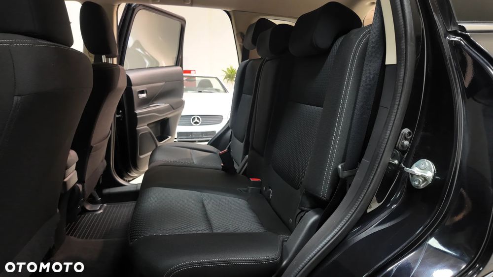 Mitsubishi Outlander 2.0 Intense 4WD CVT - 24