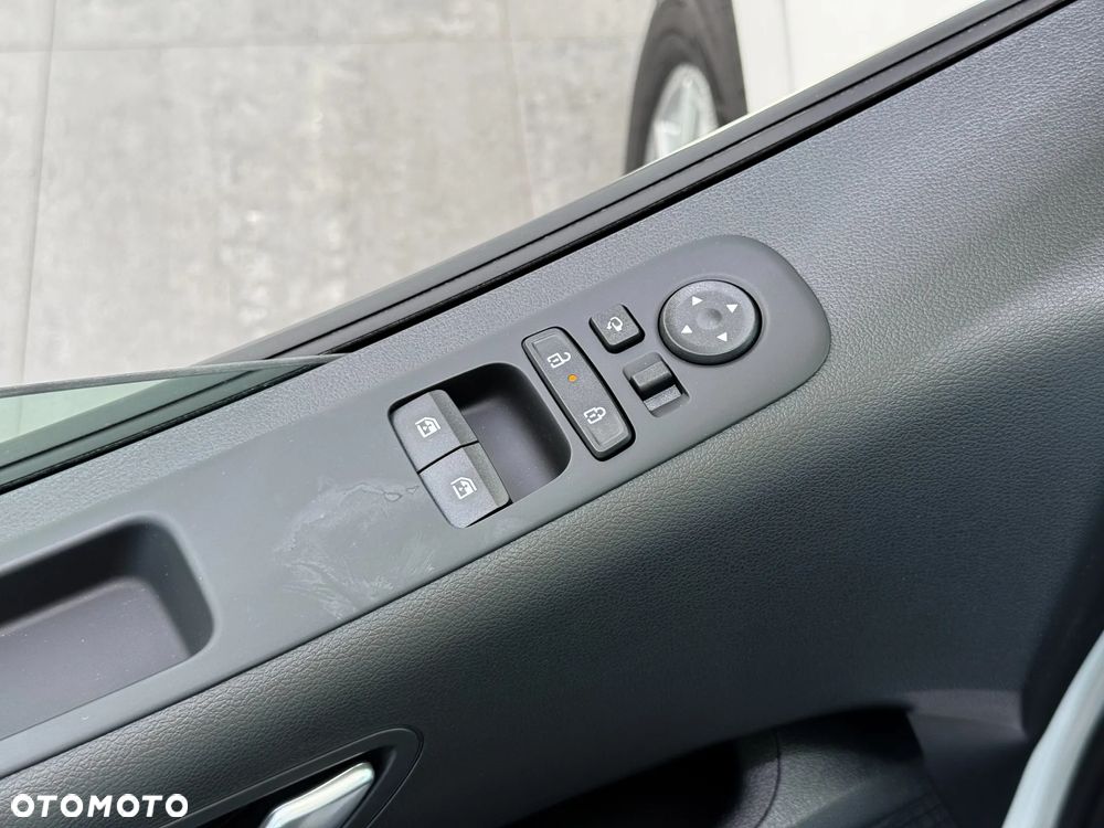 Hyundai Staria 1.6 T-GDI HEV Smart - 13