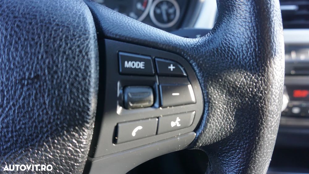 BMW Seria 3 318d Aut. Blue Performance - 25