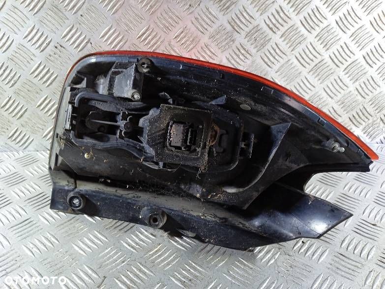 LAMPA PRAWA TYLNA RENAULT SCENIC 2 - 2