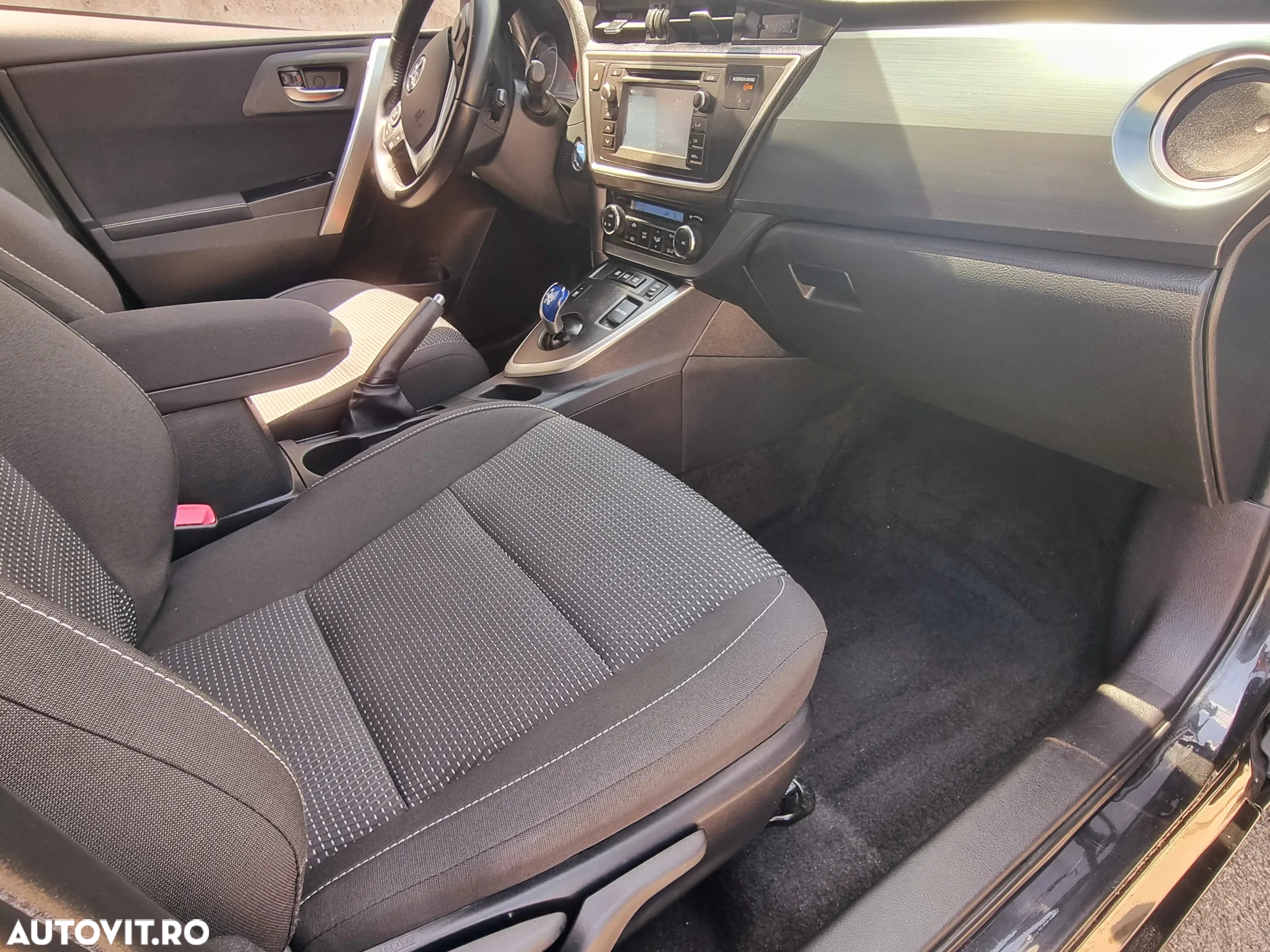 Toyota Auris 1.8 L VVT-i Hybrid Sol - 6