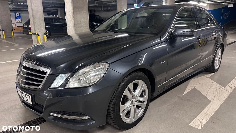 Mercedes-Benz Klasa E 350 CDI DPF 4Matic BlueEFFICIENCY 7G-TRONIC Avantgarde - 35