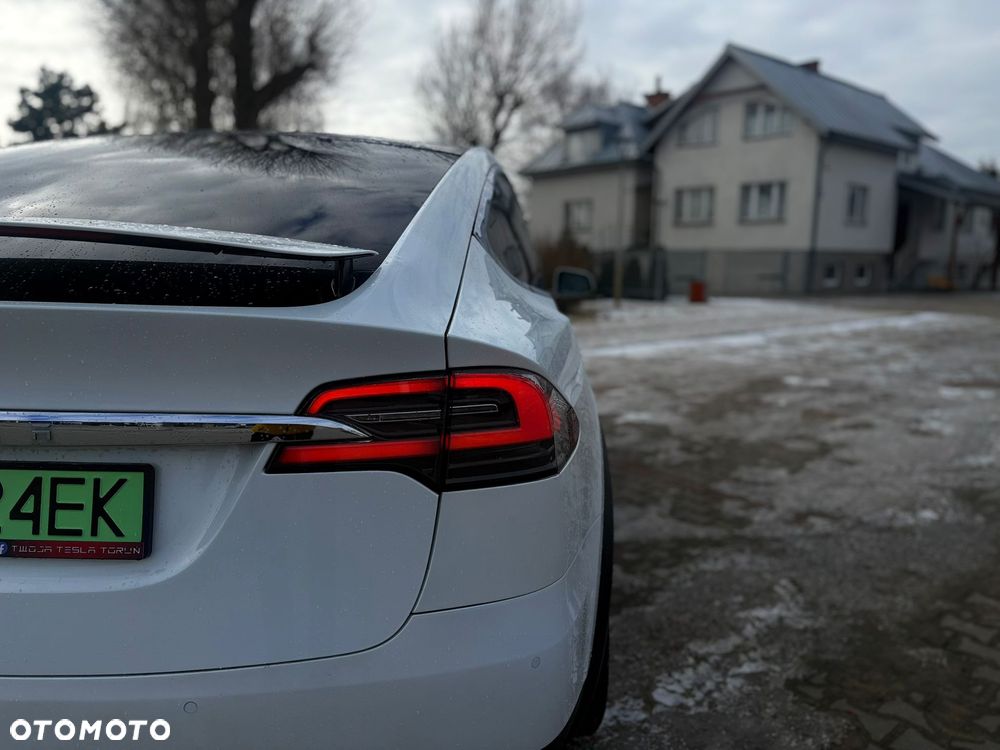 Tesla Model X - 9