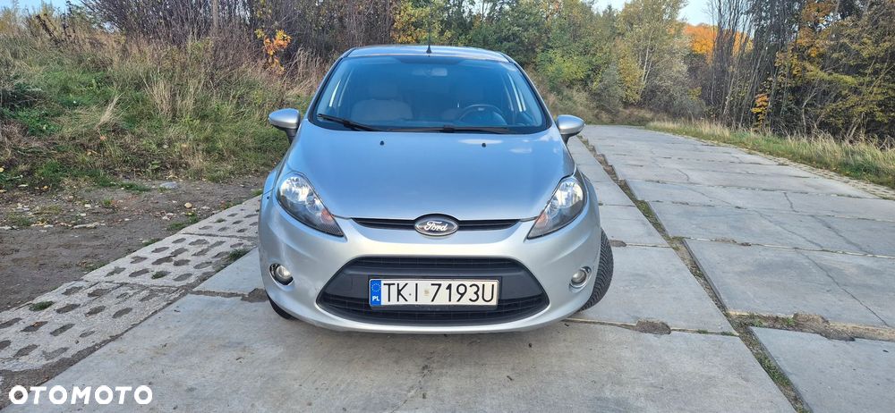 Ford Fiesta 2011 photo 2