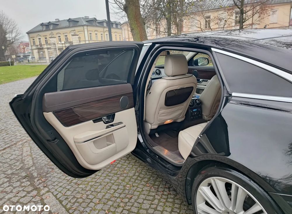 Jaguar XJ 3.0 D V6 LWB Premium Luxury - 10