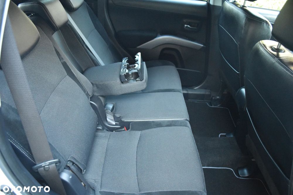 Mitsubishi Outlander 2.0 2WD Inform - 26