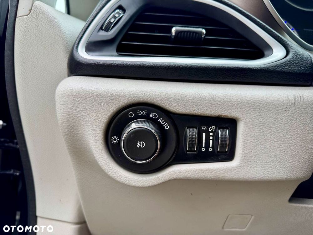 Chrysler Pacifica - 20