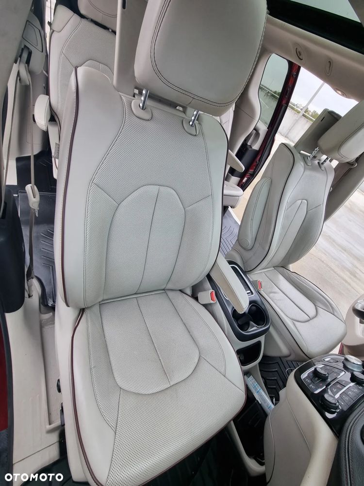 Chrysler Pacifica - 27