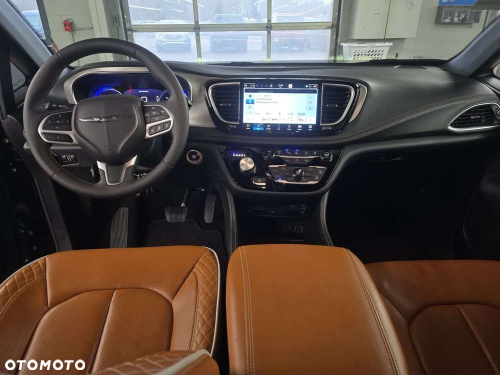 Chrysler Pacifica - 6