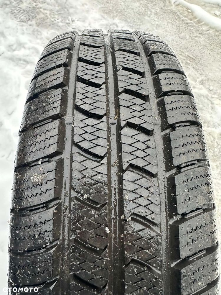 Opony 225/75/16 CP Continental Vanco Camper Continental Vanco Winter 225/75/16c - 4