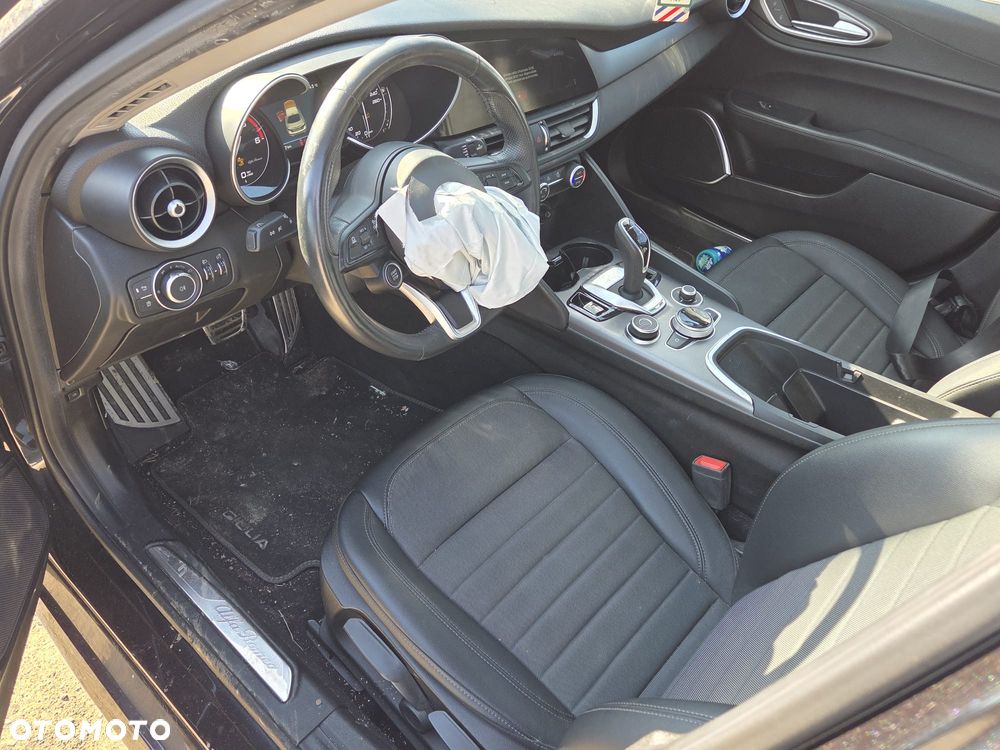 Alfa Romeo Giulia 2.2 AT8 - 9