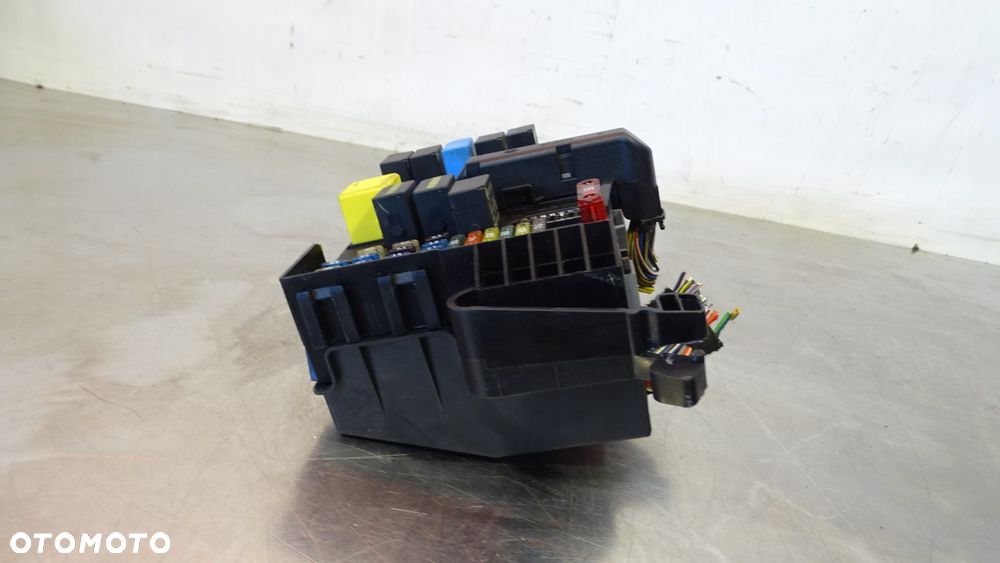 SKRZYNKA BEZPIECZNIKÓW SMART FORTWO I 0001683V001 - 2